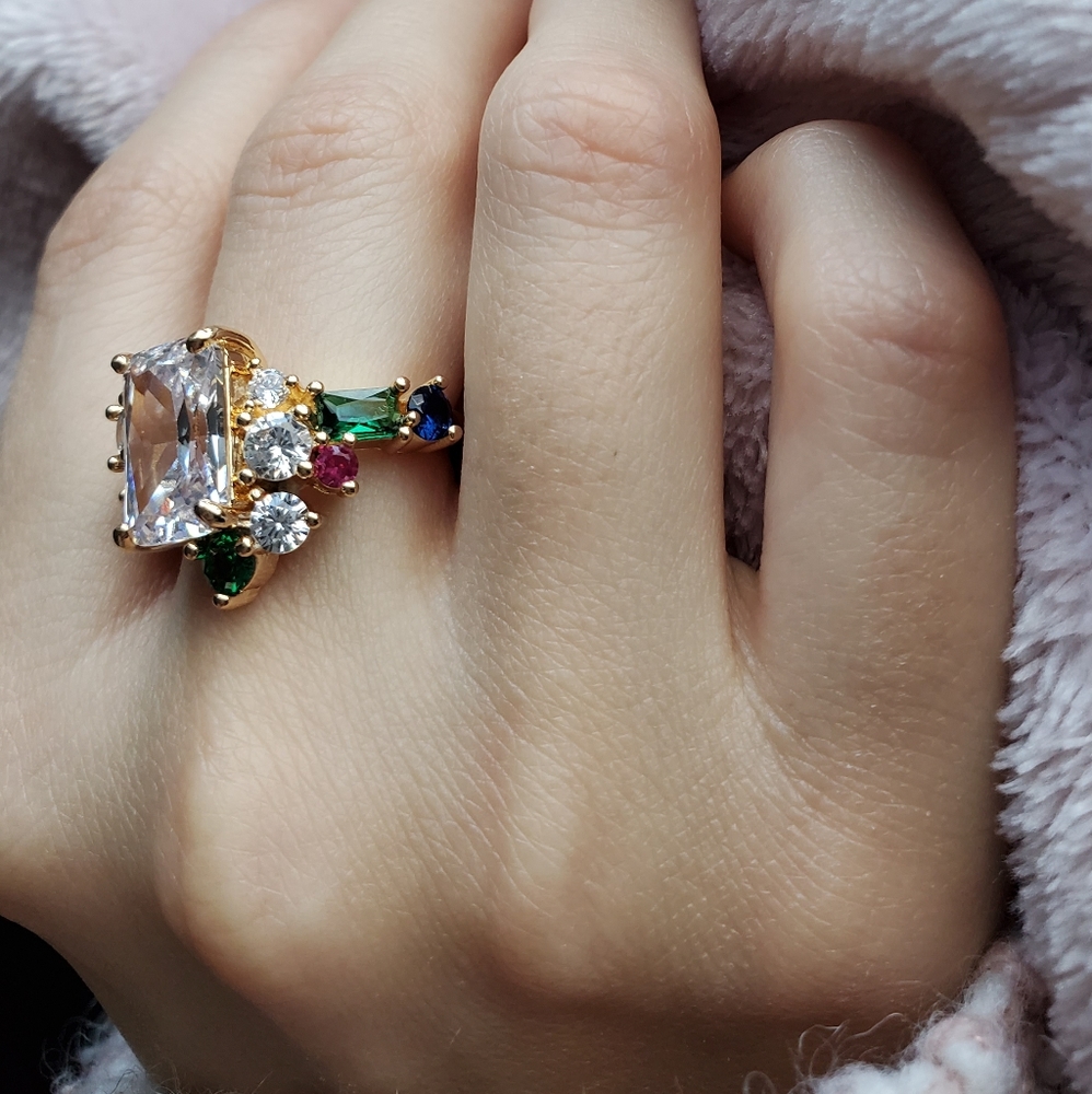 NWT Gorgeous Emerald Cut White Sapphire Ring - Picture 7 of 12